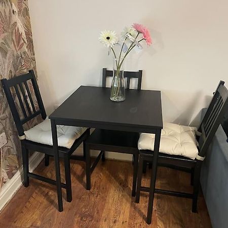 לונדון Flamingo Apartments Woolwich Free Parking And Wi-Fi מראה חיצוני תמונה