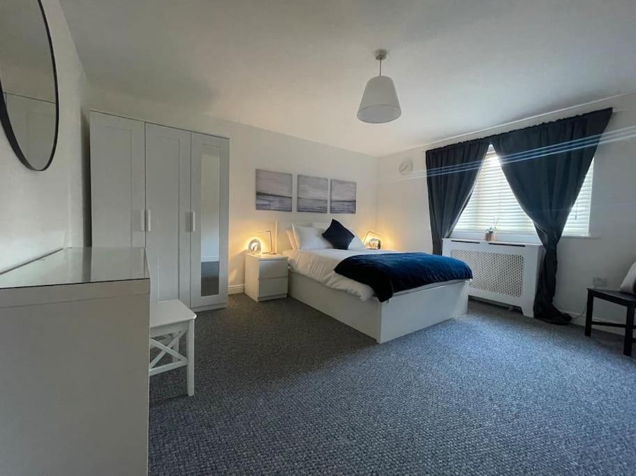 לונדון Flamingo Apartments Woolwich Free Parking And Wi-Fi מראה חיצוני תמונה